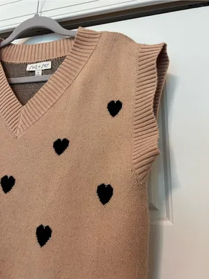 She + Sky Camel V-Neck Heart-Print Sweater Vest thumbnail 5