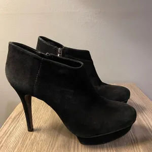 Tory Burch Cidnay Black Suede Platform Ankle Booties‎ 10 thumbnail 3