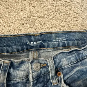 Old Navy Light Blue Distressed Sky-Hi Straight Leg Jeans Size 2 thumbnail 3