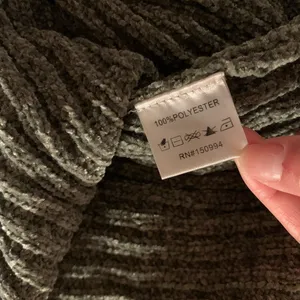Lady’s sweater thumbnail 3