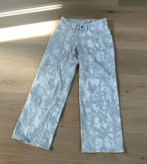 Hollister Low-Rise Jeans Camo Baggy thumbnail 3
