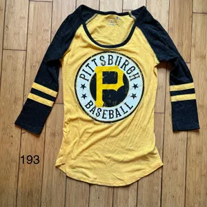 GENUINE MLB MERCHANDISE Pittsburgh Pirates Women Baseball Shirt Black Size XS thumbnail 2