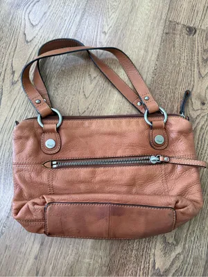 Vintage Fossil tan leather shoulder bag featuring dual shoulder straps thumbnail 5