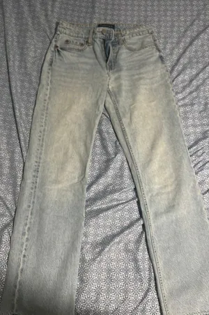 Low Rise 90s Baggy Jeans thumbnail 1