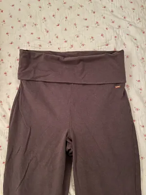 Victoria's Secret PINK Flare Leggings thumbnail 2