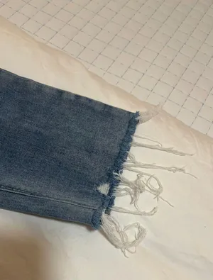 Vervet Distressed Denim thumbnail 2