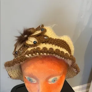 Crocheted Cream and Brown Knit Hat vintage looks thumbnail 2