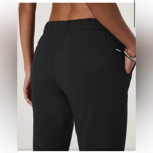 Vuori‎ Miles Ankle Pant medium athleisure workout yoga streetwear techwear thumbnail 3