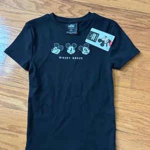 NWT Disney women Mickey Mouse tshirt size XS thumbnail 1