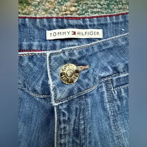 Vintage Y2K Tommy Hilfiger denim logo Jean shorts, size 8 thumbnail 2