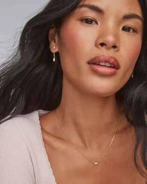 Kendra Scott Juliette Gold Pendant Necklace in Rose Quartz thumbnail 4