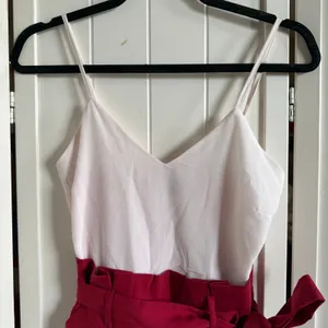 Windsor Womens Jumpsuit Sz XS Sealed With Style White Red Romper‎ Sleeveless thumbnail 7