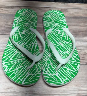 Green And White Nike Tong Sandals thumbnail 1
