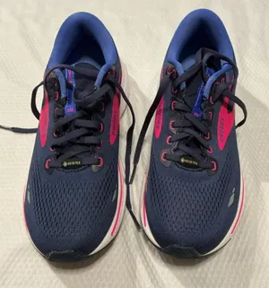 Brooks Women's Trainers thumbnail 1