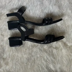 Mochi‎ Black Women's Synthetic Sandals 2” Size 39 thumbnail 8