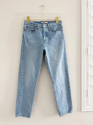 Levi's Premium Wedgie Icon Fit Jeans in Tango Light Wash Size 28 thumbnail 2