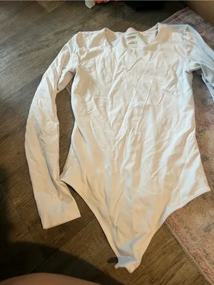 Babaton White Long-Sleeve Bodysuit Tee thumbnail 1