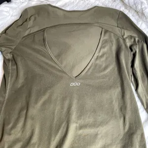 LORNA JANE Olive Green Long Sleeve Workout Top Athletic Athleisure Women's‎ M thumbnail 2