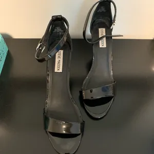 Steve Madden Black Patent Leather Heels thumbnail 2