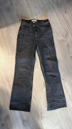 Abercrombie 90s High-Rise Jeans thumbnail 3