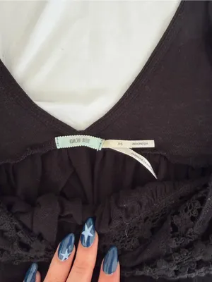 Kimchi Blue Black Crochet-Trim V-Neck Camisole thumbnail 3