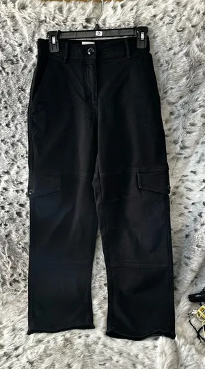 Wilfred Free 1048. aritzia cargo black straight leg sz 0 thumbnail 1