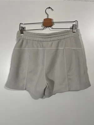 Lululemon Softstreme High Rise Shorts 4” in Soft White Size 8 thumbnail 5
