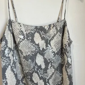 H&M Snake Print‎ Gray and Cream Satin Midi Slip Spaghetti Strap Dress Sz S thumbnail 9