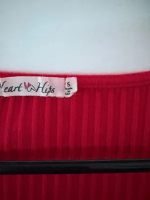 Red crop top with buttons from heart and hips  thumbnail 3