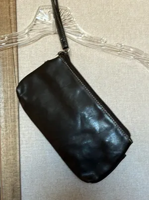 Black wristlet thumbnail 1