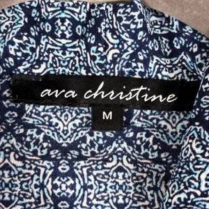 Ava Christine‎ Blue & White Geometric Sleeveless Blouse Split Neck Top Navy M thumbnail 6
