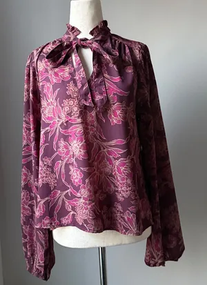 Everlane Evereve Plum Blouse with Pink Floral Print Size Small Relaxed Tie Neck top thumbnail 1