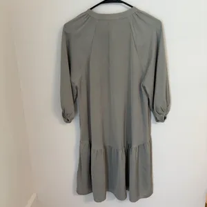 Gilli Sage Green Button Front Dress Womens Small Balloon Sleeve Tiered thumbnail 7