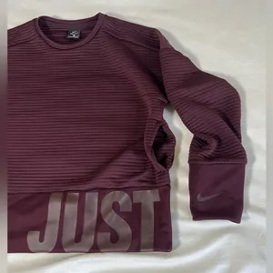 Nike Cropped‎ Boxy Sweatshirt Womens Small Burgundy Oversized Activewear thumbnail 6