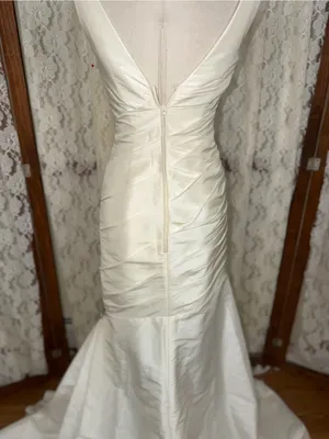 Beautiful Vintage Y2K Moonlight Ivory Taffeta Wedding Gown thumbnail 7