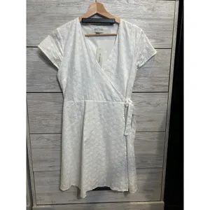 Jun & Ivy Francescas White Eyelet Wrap Mini Dress Jossalin Floral V-Neck Small thumbnail 2