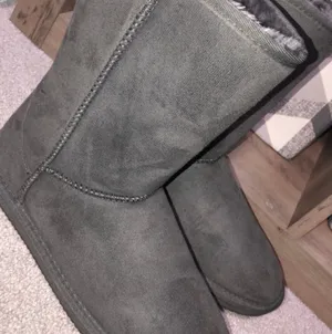 Apres Brand New “ugg boots” thumbnail 1