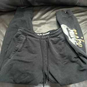 Nike Sweatpants thumbnail 1