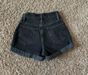 BDG High-Waisted Black Shorts thumbnail 2
