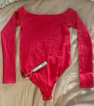 SKIMS Essential Off-The-Shoulder Bodysuit Limited Edition Red thumbnail 2