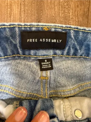 Distressed Light Blue Boyfriend Jeans for Women - Relaxed Mid-Rise thumbnail 3