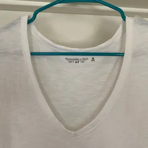 Abercrombie & Fitch Soft AF Essential V-neck tee thumbnail 2