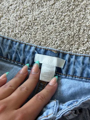 H&M Distressed Jean Shorts Light Wash thumbnail 3