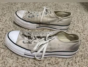(Converse) Chuck Taylor Platform Low Tops: Size 8W or 6.5M thumbnail 6
