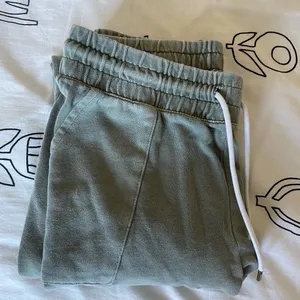 Old Navy Green Joggers thumbnail 3