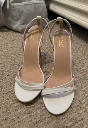 White high heel shoes thumbnail 2