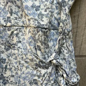 Trixxi Blue and White Floral Puff Sleeve Dress thumbnail 4