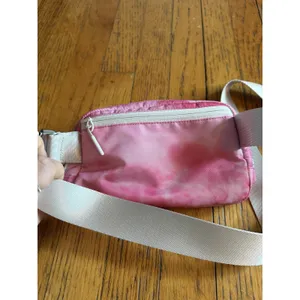 Lululemon Everywhere Belt Bag O/S Pink Tie Dye Nylon Crossbody Fanny Pack Zip thumbnail 5
