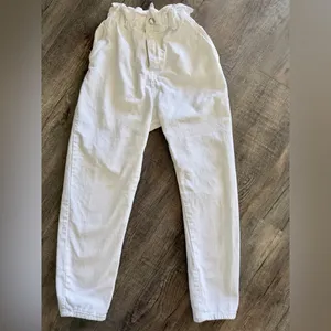 ZARA Size 2 White Paperbag Jeans thumbnail 4