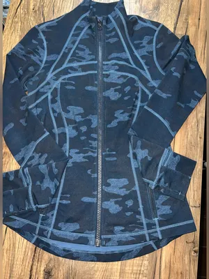 Lululemon Define Jacket Blue Camo Sz 8 Thumbholes Zip Pockets EUC thumbnail 4
